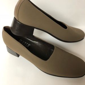 Munro Brown Block heels 7.5 Narrow